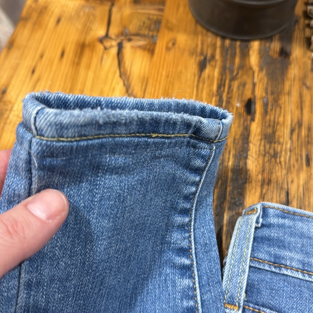721 HIGH RISE SKINNY LEVIS WITH HOLES - Picture 13 of 13